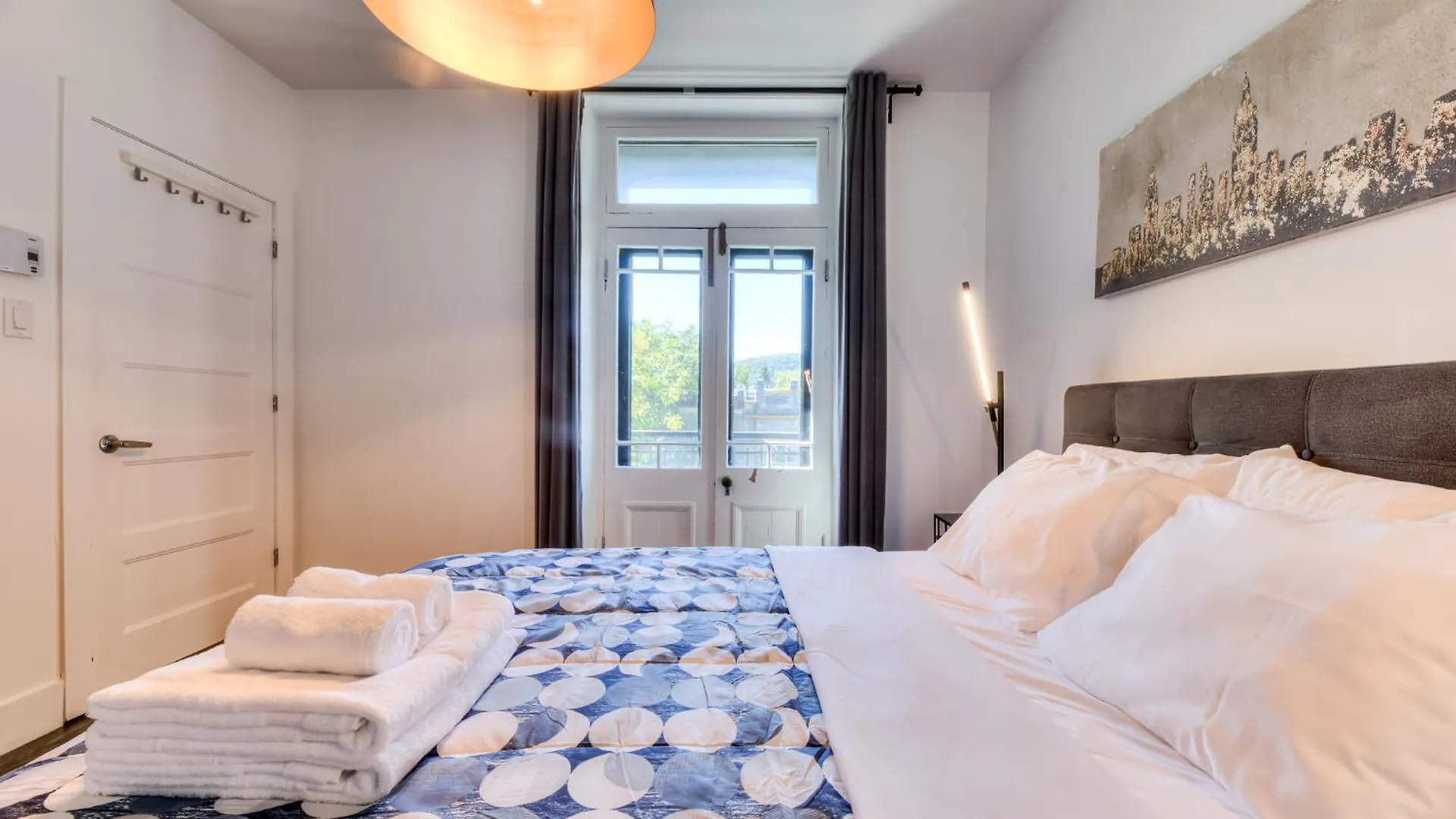 Chic St-Denis Modern & Comfortable Wifi Ac Montreal 0*,  Canada