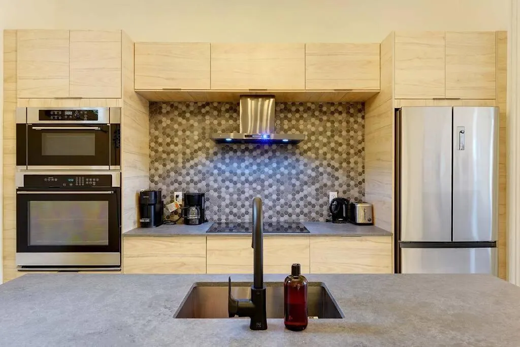 Chic St-Denis Modern & Comfortable Wifi Ac Montreal 0*,